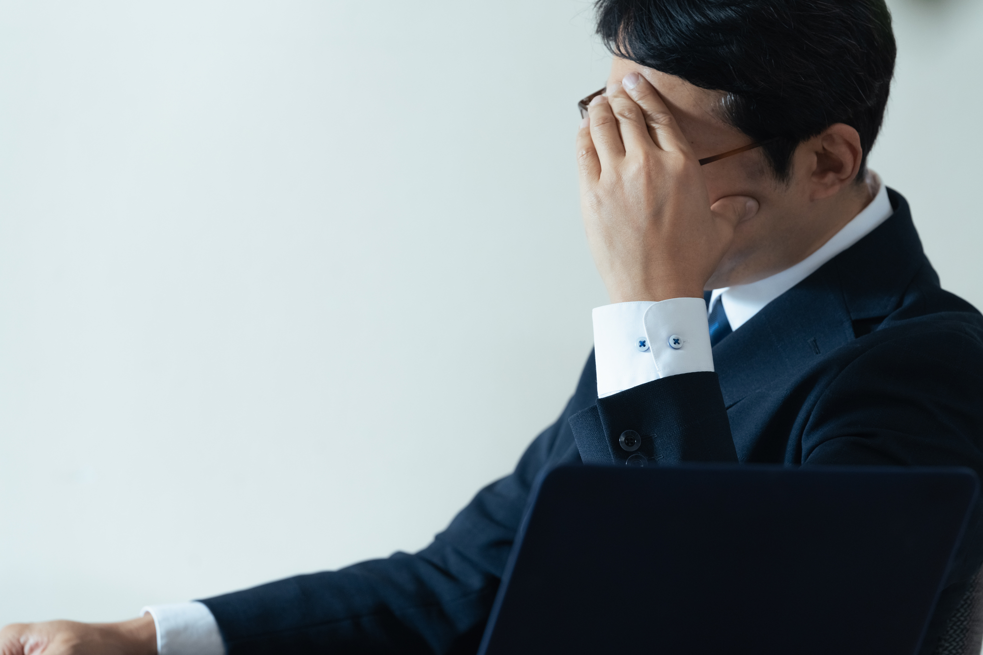 アルコールチェック義務違反時の罰則と企業が抱えるリスクは？